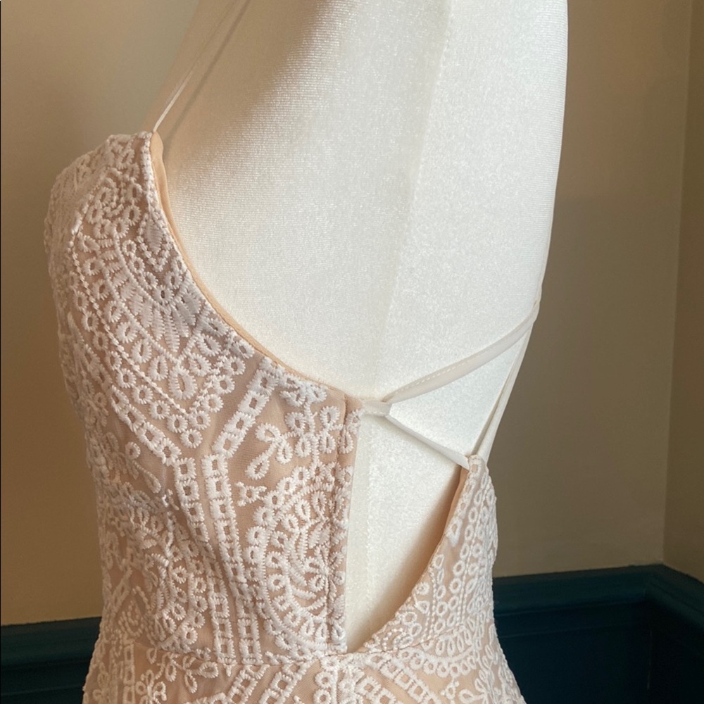 Sale! Intricate Lace Dress, size L - Picture 4 of 14